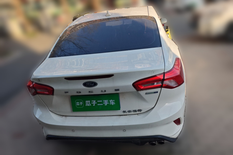 福特 福克斯 2020款 三厢 EcoBoost 180 自动锋潮型车身外观6