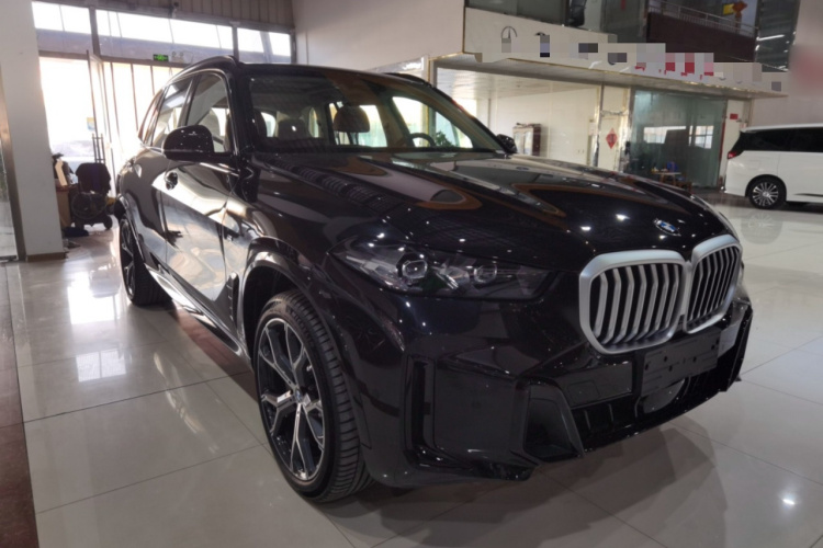 宝马X5 2026款 xDrive 30Li 尊享型M运动曜夜套装车身外观3