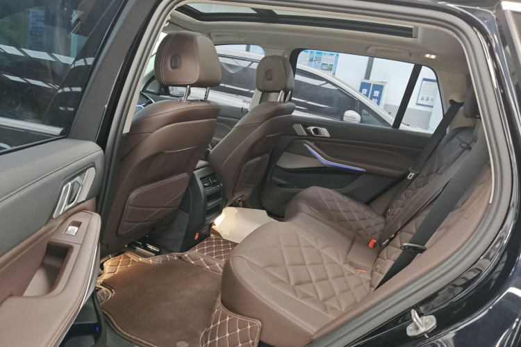 宝马X5 2022款 改款 xDrive 30Li 尊享型M运动套装中控内饰7004