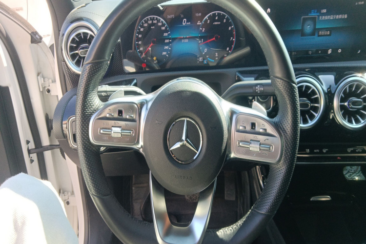奔驰A级 2022款 改款三 A 200 L 运动轿车时尚型中控内饰13