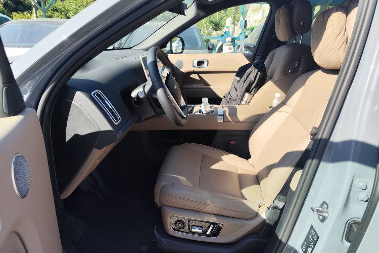 理想汽车 理想L8 2025款 Pro 智能焕新版中控内饰19