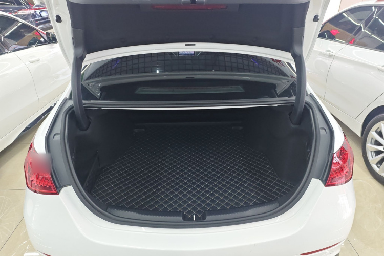 奔驰C级 2023款 改款二 C 260 L 运动版局部细节23