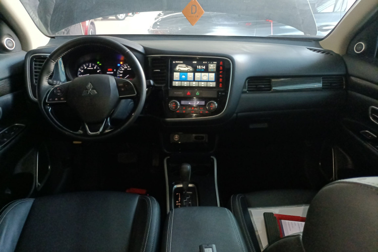 三菱 欧蓝德 2020款 2.0L 两驱畅享版 5座中控内饰7002