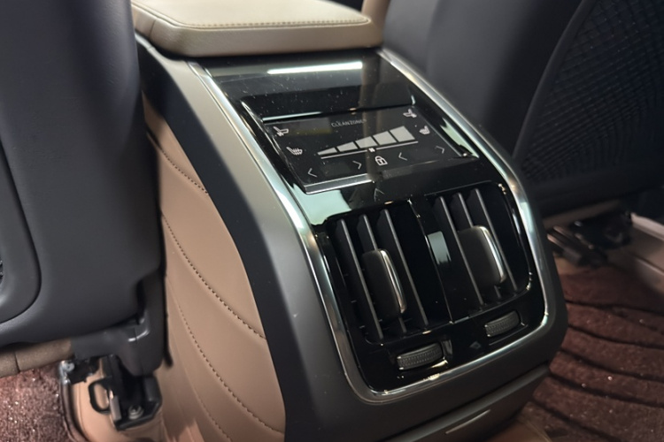 沃尔沃S90 2025款 B5 智雅豪华版中控内饰7001