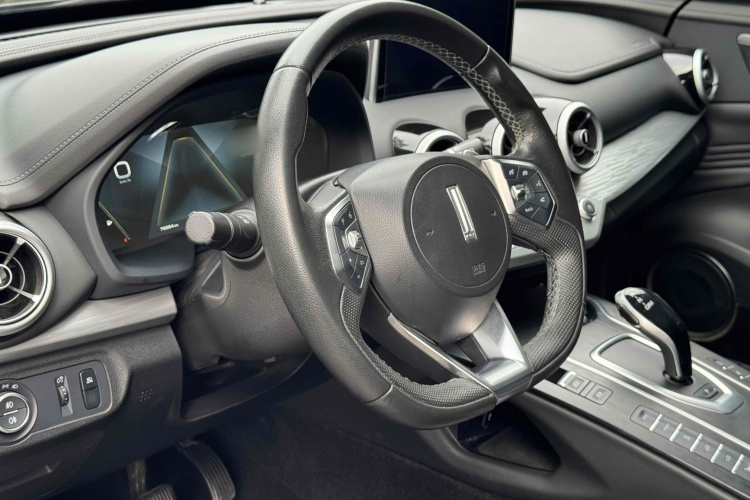 魏牌 VV7 2019款 升级款 2.0T 超豪型 国VI中控内饰7002