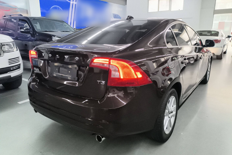 沃尔沃S60 2018款 S60L T3 智进版车身外观6005