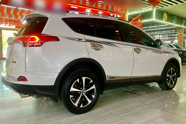 丰田 RAV4荣放 2016款 2.0L CVT两驱都市版 国V车身外观6002
