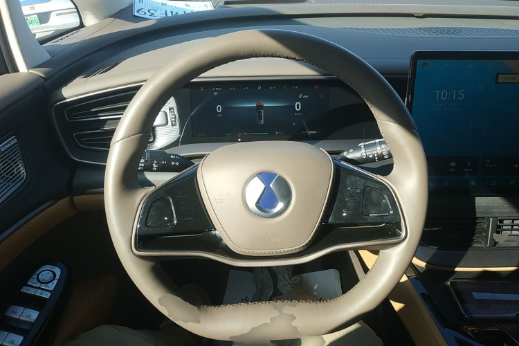 腾势D9 2022款 EV 600 四驱尊荣型中控内饰13