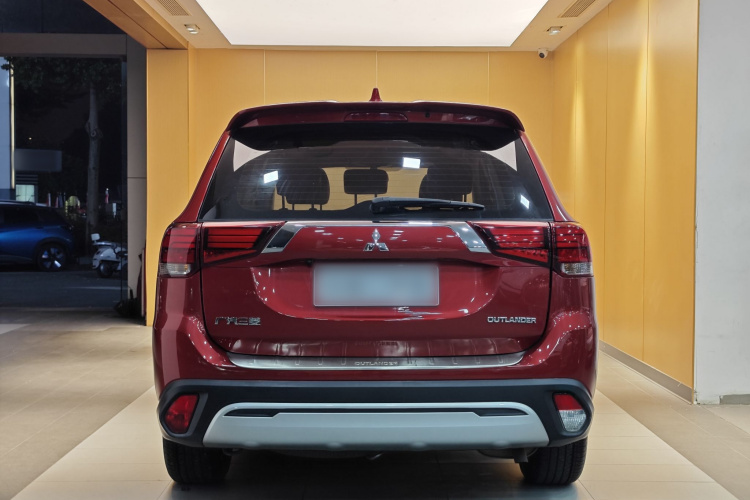 三菱 欧蓝德 2019款 2.0L 两驱畅享版 5座 国V车身外观6005