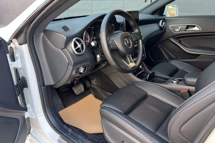 奔驰CLA 2019款 CLA 200 时尚型中控内饰7002