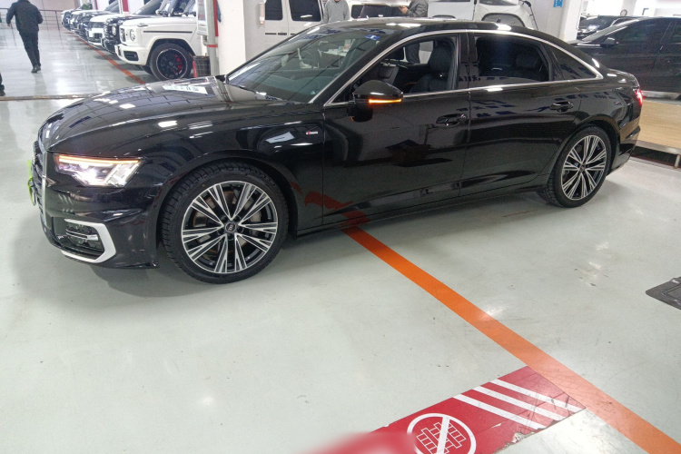 奥迪A6L 2022款 55 TFSI quattro 尊享动感型车身外观4