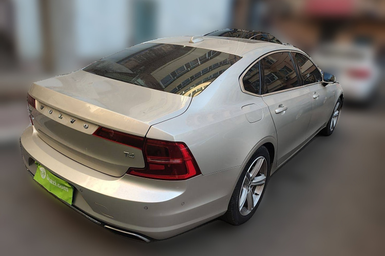 沃尔沃S90 2018款 T4 智远版车身外观7
