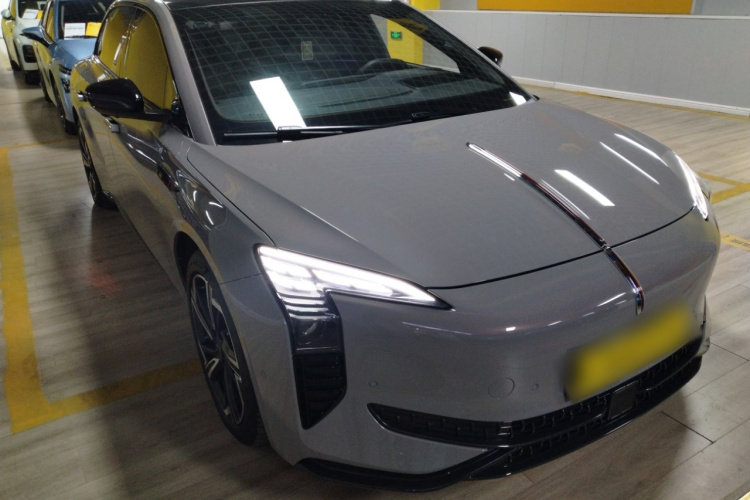 红旗EH7 2024款 760 Pro+ 四驱荣耀版车身外观3