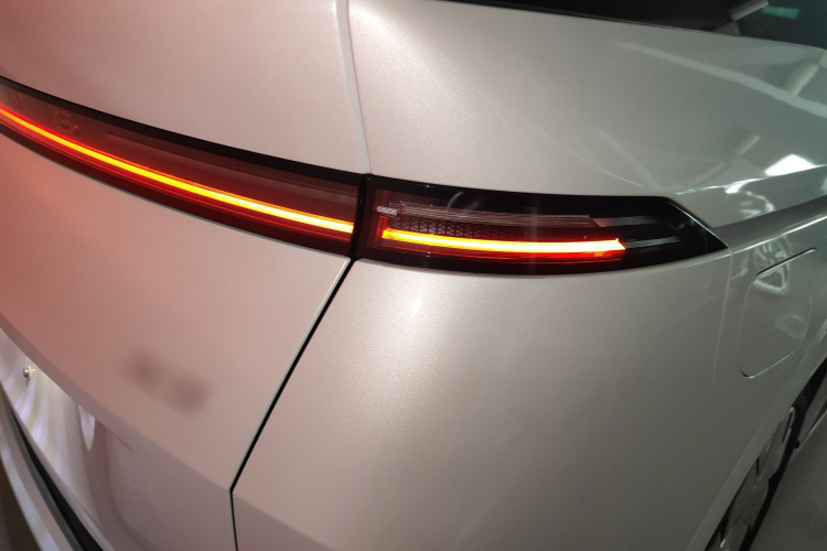 小鹏X9 2024款 702超长续航Max车身外观9