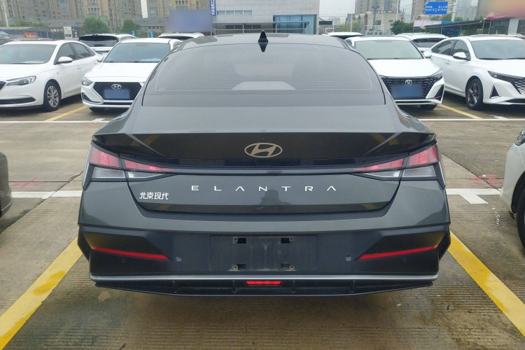 现代 伊兰特 2023款 1.5L CVT GLX精英版车身外观6