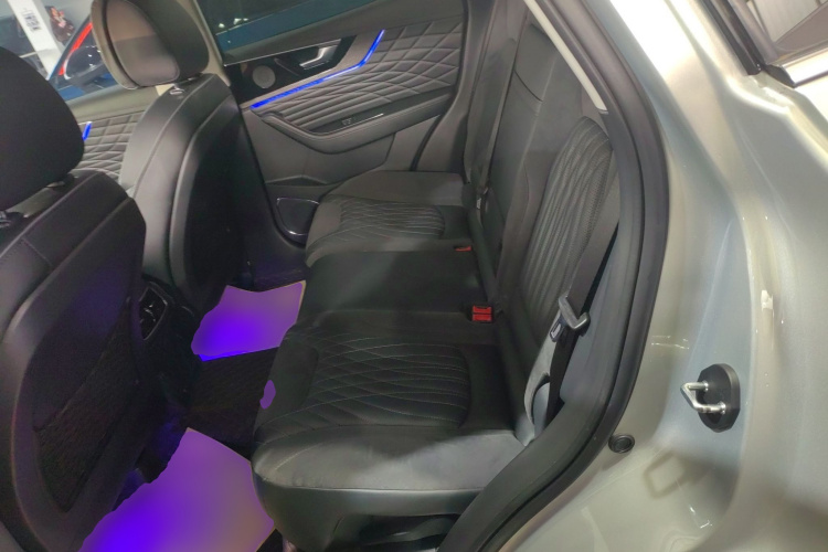 红旗HS5 2022款 改款 2.0T 智联旗领四驱版中控内饰21