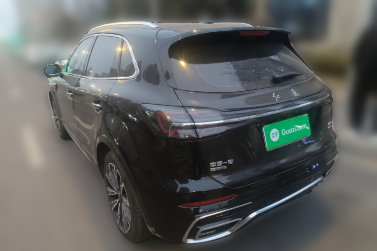 红旗HS5 2023款 2.0T 四驱旗享Pro版车身外观5