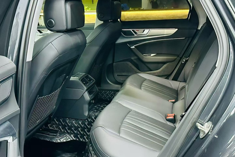 奥迪A6(进口) 2023款 allroad quattro 55 TFSI 尊享越野型中控内饰7004