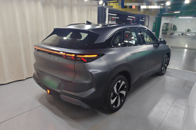 ARCFOX极狐 极狐 阿尔法T5(ARCFOX αT5) 2026款 纯电 560 睿享版车身外观7