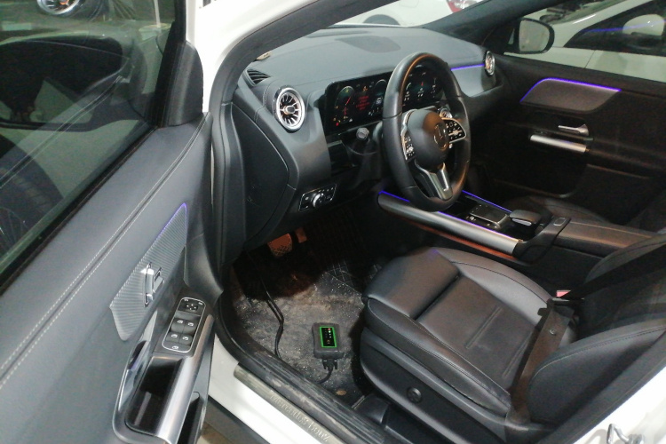 奔驰GLA 2023款 改款 GLA 200中控内饰7003