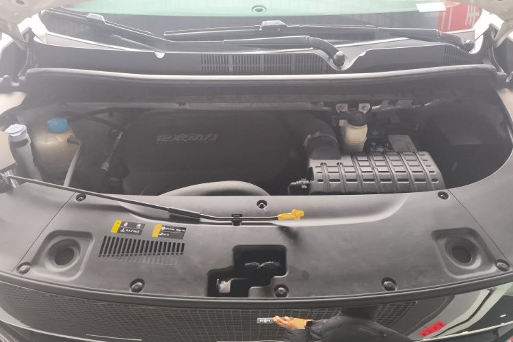 广汽传祺 传祺M8 2024款 领秀系列 390T 尊享版机舱底盘24