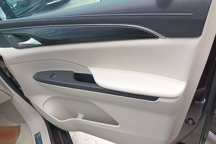 别克GL8 2021款 Avenir艾维亚 六座贤礼版中控内饰42