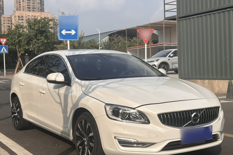 沃尔沃S60 2019款 S60L T3 智进版车身外观6003