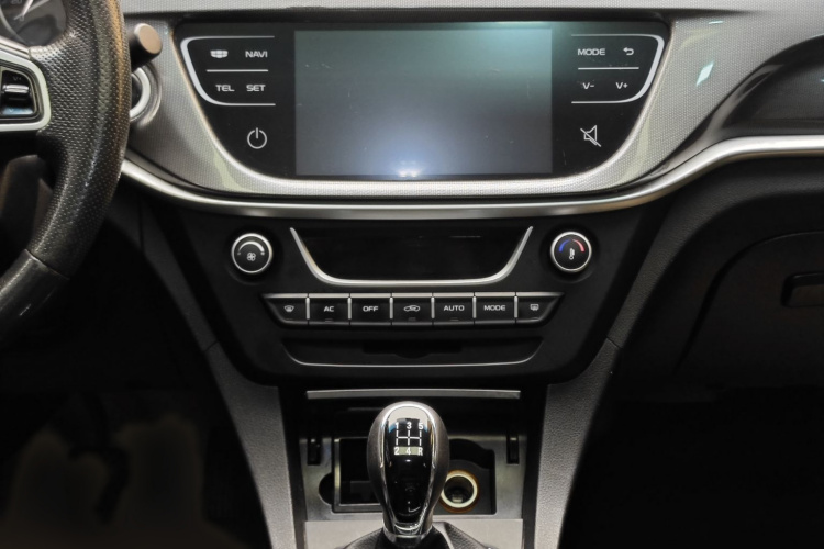 吉利汽车 帝豪 2017款 三厢百万款 1.5L 手动向上版中控内饰7003