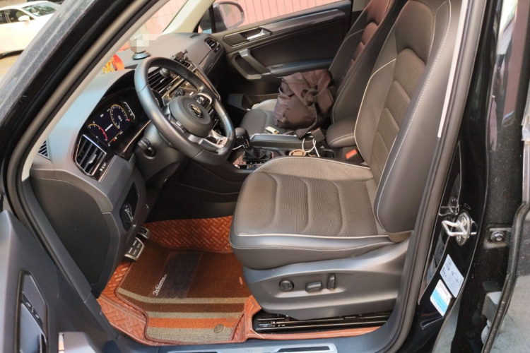 大众 途观L 2021款 330TSI 自动两驱R-Line旗舰版中控内饰19