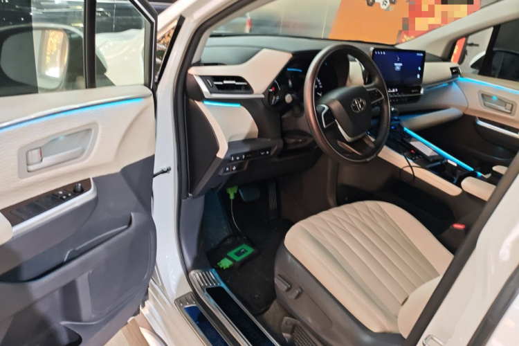 丰田 格瑞维亚 2023款 2.5L混动 舒适版中控内饰7003