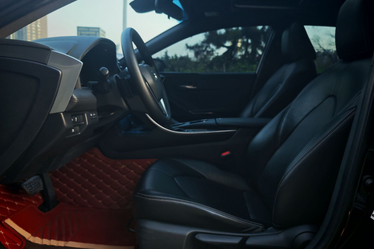 丰田 亚洲龙 2019款 2.5L 进取版 国VI中控内饰7002