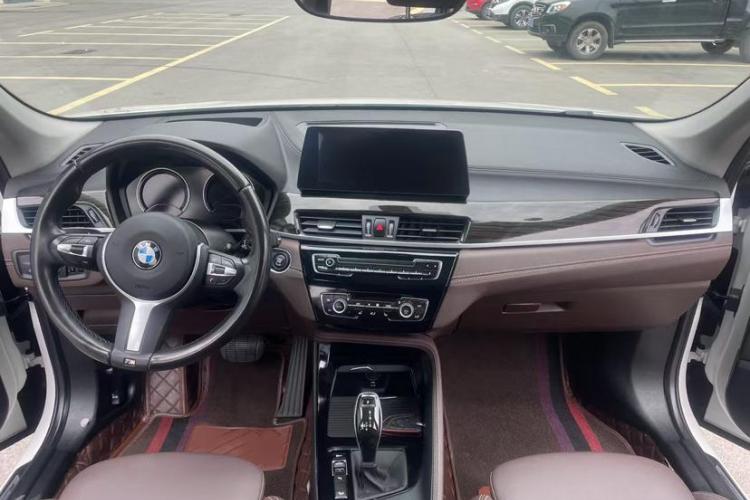 宝马X1 2020款 xDrive25Li 尊享型中控内饰7001