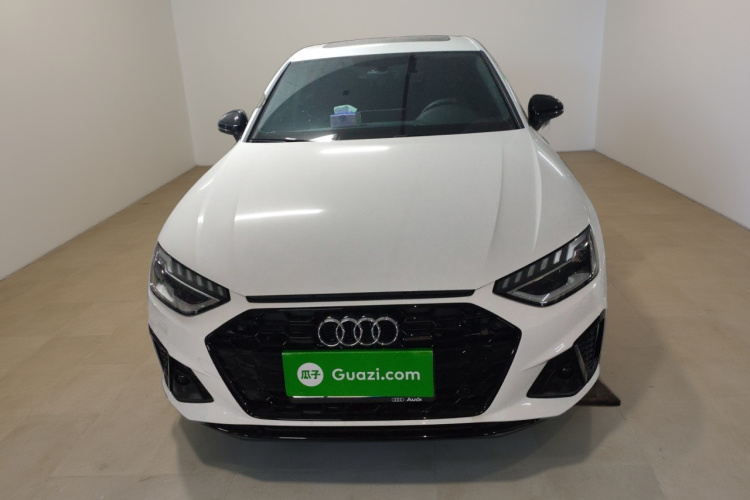 奥迪A4L 2025款 200万辆悦享版 40 TFSI 豪华动感型车身外观2