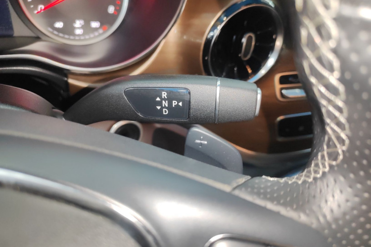 奔驰V级 2022款 V 260 尊贵版局部细节18