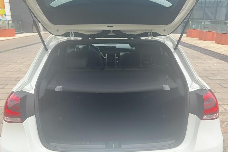 奔驰A级(进口) 2021款 A 200 动感型局部细节23