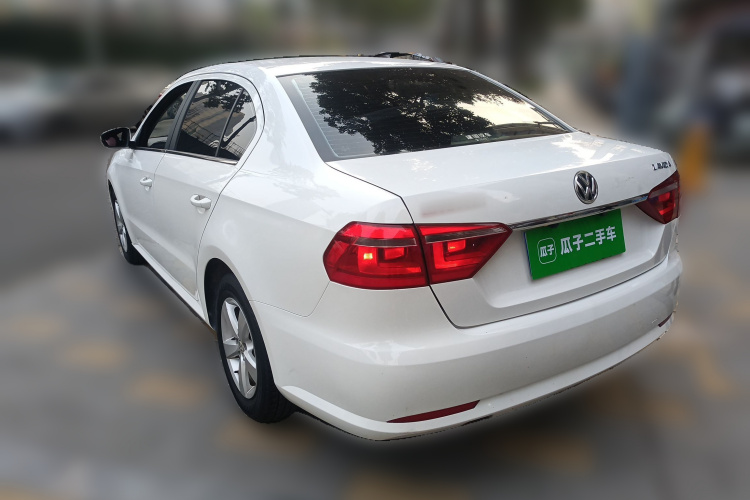 大众 朗逸 2013款 改款经典 1.6L 自动风尚版车身外观5