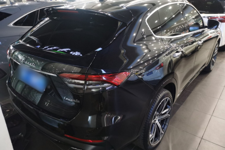 玛莎拉蒂 Levante 2022款 3.0T Modena车身外观6