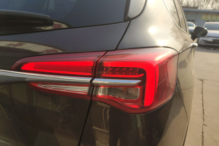 别克 昂科威 2020款 20T 两驱领先型车身外观9