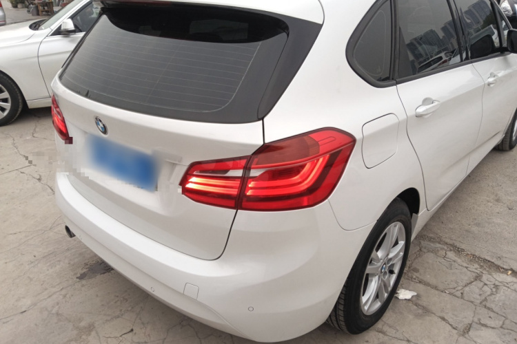 宝马2系旅行车 2016款 218i 领先型车身外观7