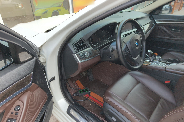 宝马5系 2014款 525Li 豪华设计套装中控内饰7003