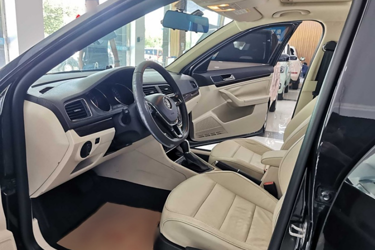 大众 朗逸 2015款 1.6L 自动舒适版中控内饰7004
