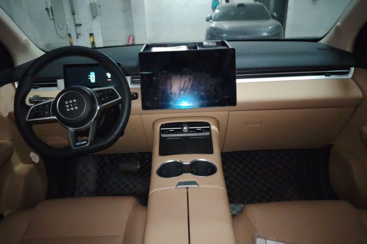 蓝电E5 PLUS 2025款 165km 长续航版 7座中控内饰12