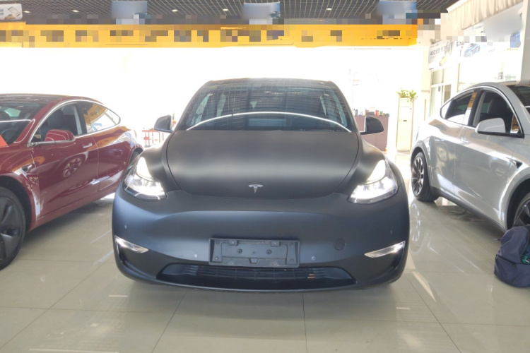 特斯拉 Model Y 2023款 长续航全轮驱动版车身外观2