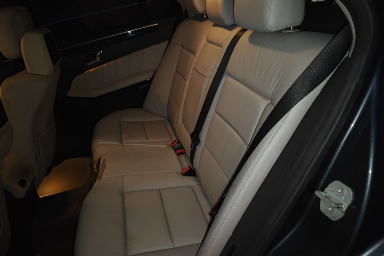 奔驰E级(进口) 2009款 E 300 时尚型中控内饰21