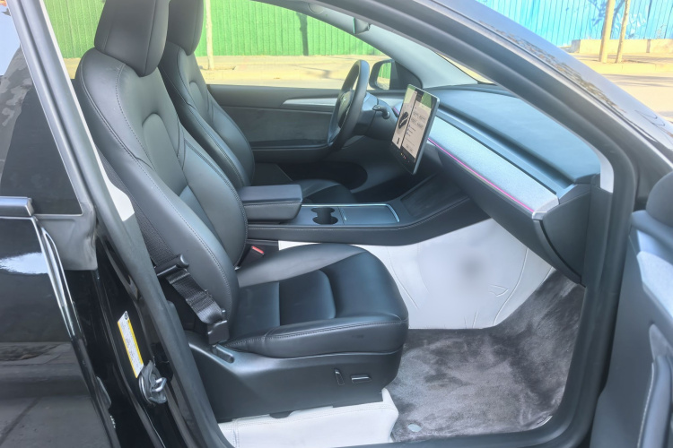 特斯拉 Model Y 2023款 长续航全轮驱动版中控内饰7003