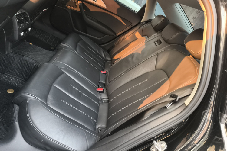 奥迪A6L 2018款 30周年年型 35 TFSI 时尚型中控内饰21