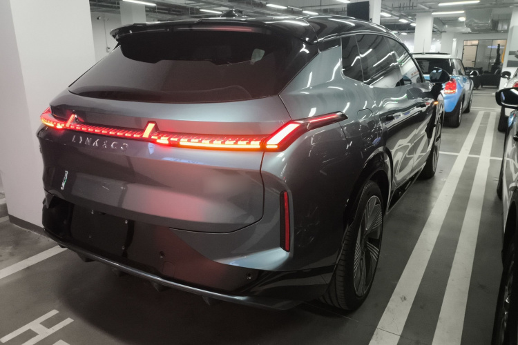 领克08 EM-P 2025款 220km 四驱性能Halo车身外观6005