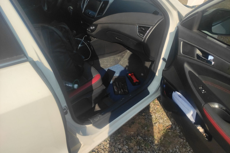 长安 逸动 2016款 XT 1.6L 自动俊酷型局部细节9005