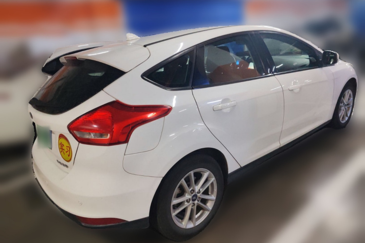 福特 福克斯 2017款 两厢 1.6L 自动风尚型智行版车身外观7