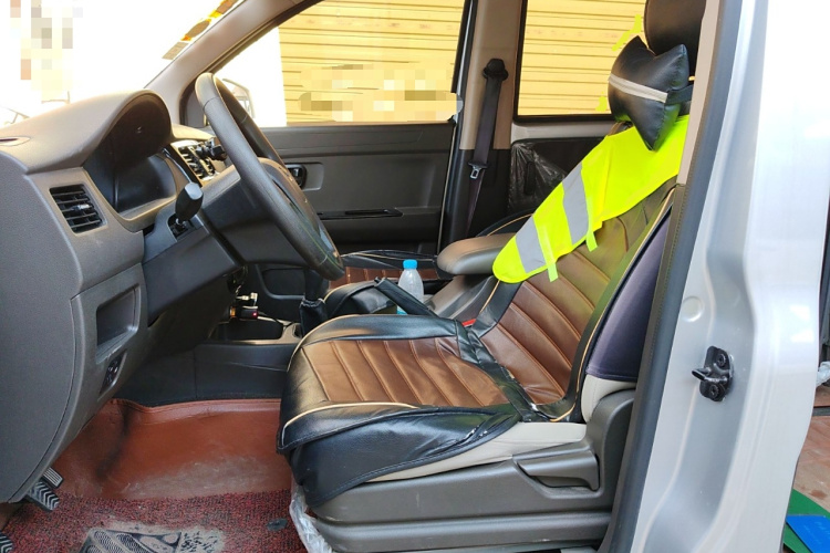 五菱汽车 五菱荣光V 2018款 1.5L标准型中控内饰19